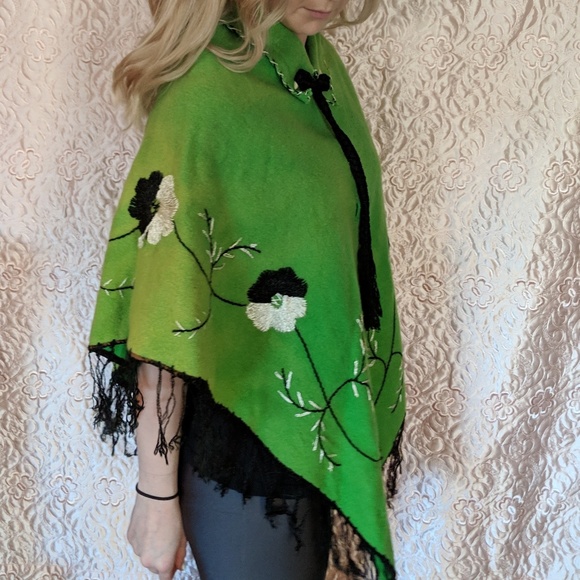 60's Green Embroidered Poncho - Picture 3 of 3